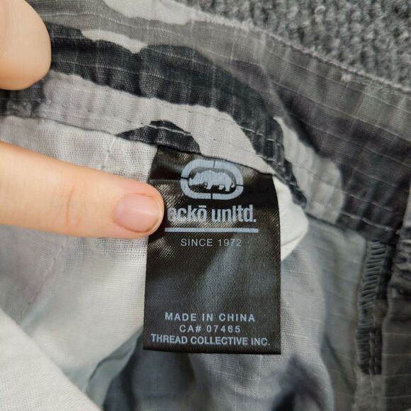 Ecko Unltd Cargo Shorts Mens Size 30 Camo Pockets Belt Loops Gray Black - Picture 11 of 12
